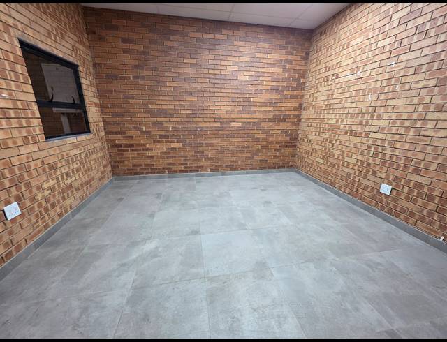 2,342M² WAREHOUSE TO LET IN ORMONDE